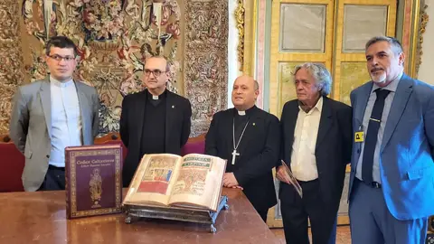 El papa León XIV recibirá el primer ejemplar de la nueva edición facsímil del Códice Calixtino que se ha presentado en la Catedral de Santiago El papa León XIV recibirá el primer ejemplar de la nueva edición facsímil del Códice Calixtino que se ha presentado en la Catedral de Santiago