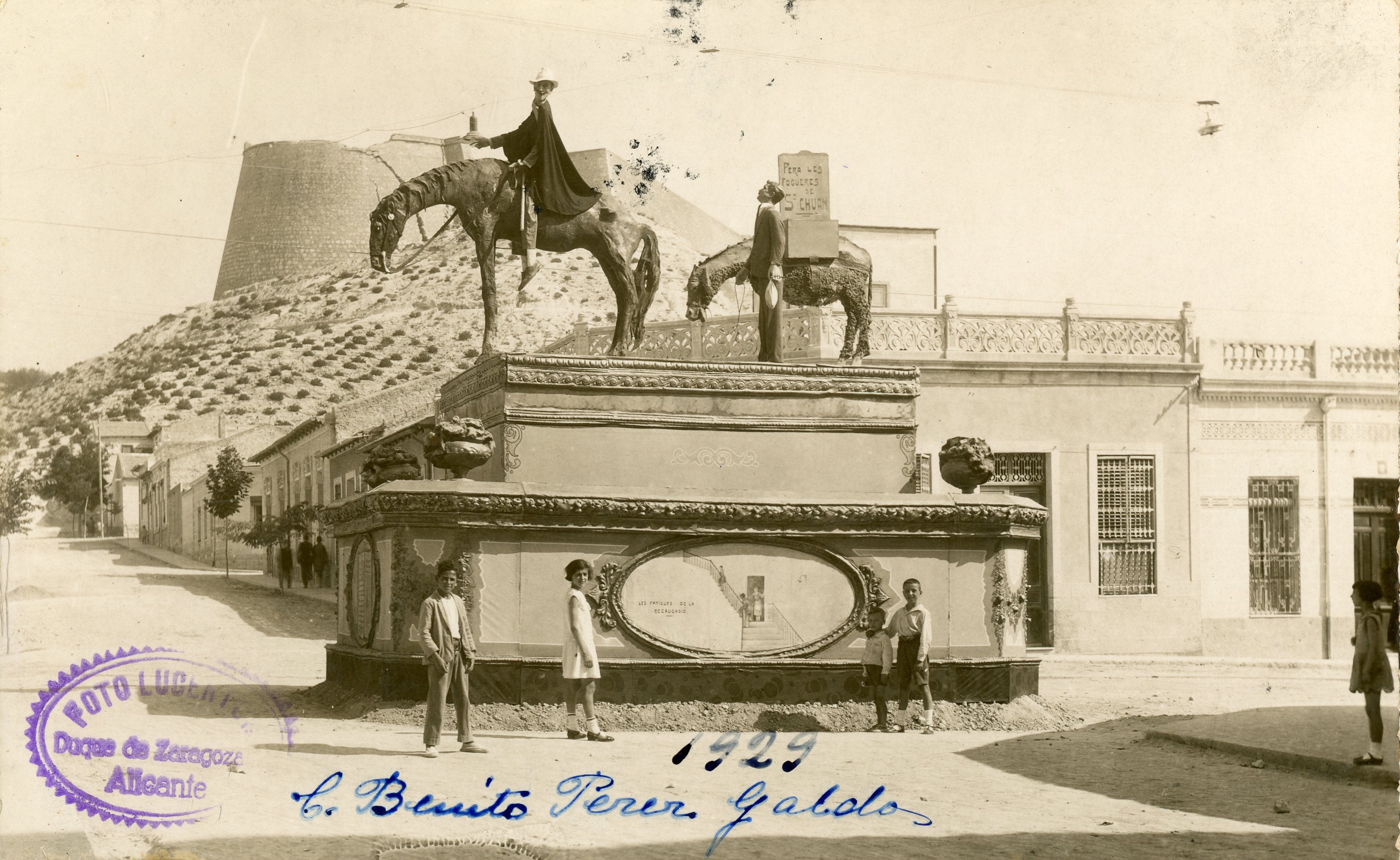 El Archivo Municipal de Alicante repasa la huella de don Quijote de La Mancha en la historia de las Hogueras El Archivo Municipal de Alicante repasa la huella de don Quijote de La Mancha en la historia de las Hogueras