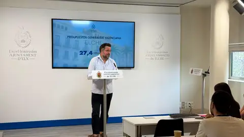Pablo Ruz, alcalde de Elche, en la comparecencia en la que ha abordado las inversiones de la Generalitat en la ciudad. Pablo Ruz, alcalde de Elche, en la comparecencia en la que ha abordado las inversiones de la Generalitat en la ciudad.