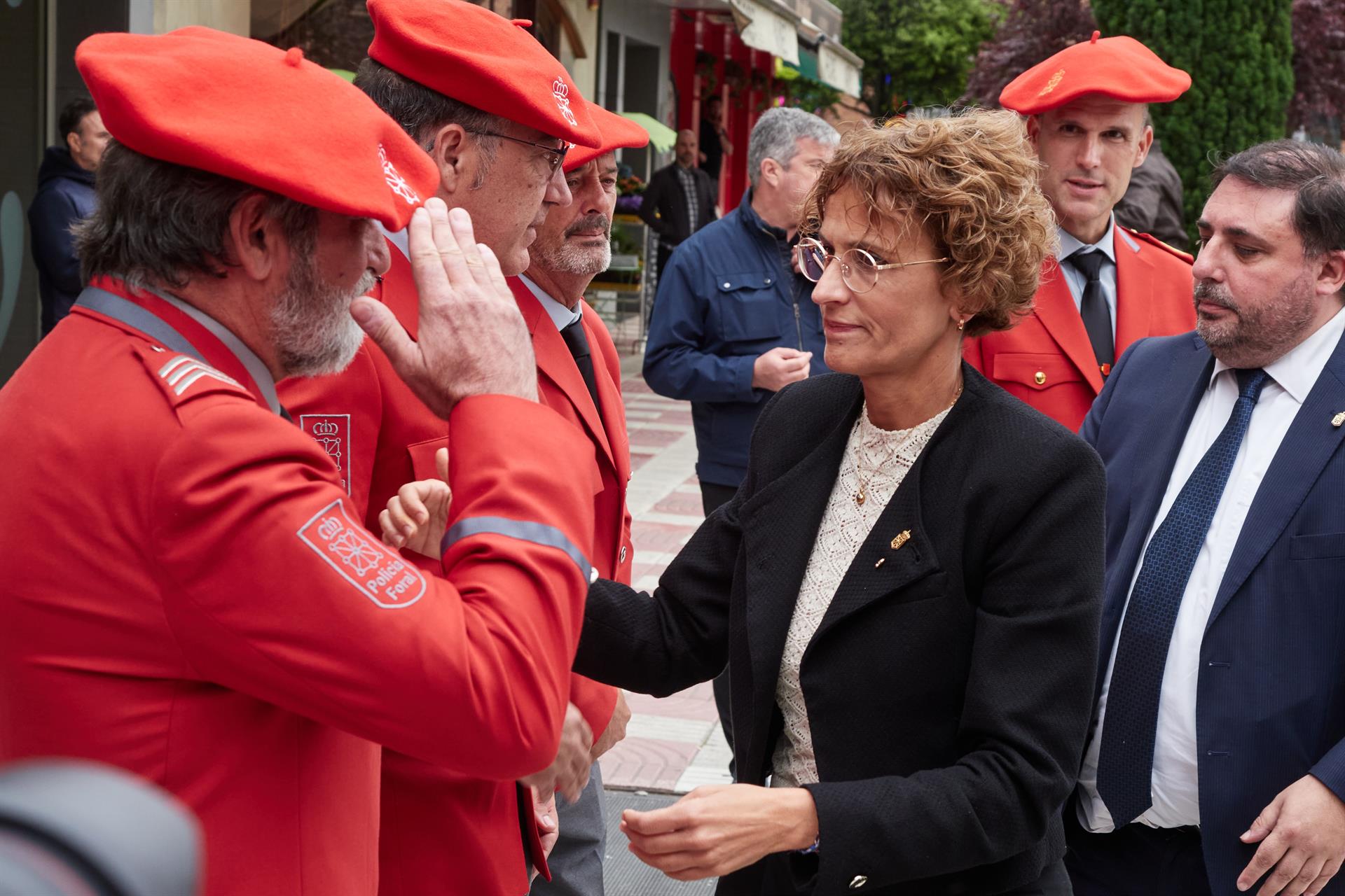 Las principales autoridades de Navarra acompañan en el tanatorio a las familias de los policías forales fallecidos Las principales autoridades de Navarra acompañan en el tanatorio a las familias de los policías forales fallecidos