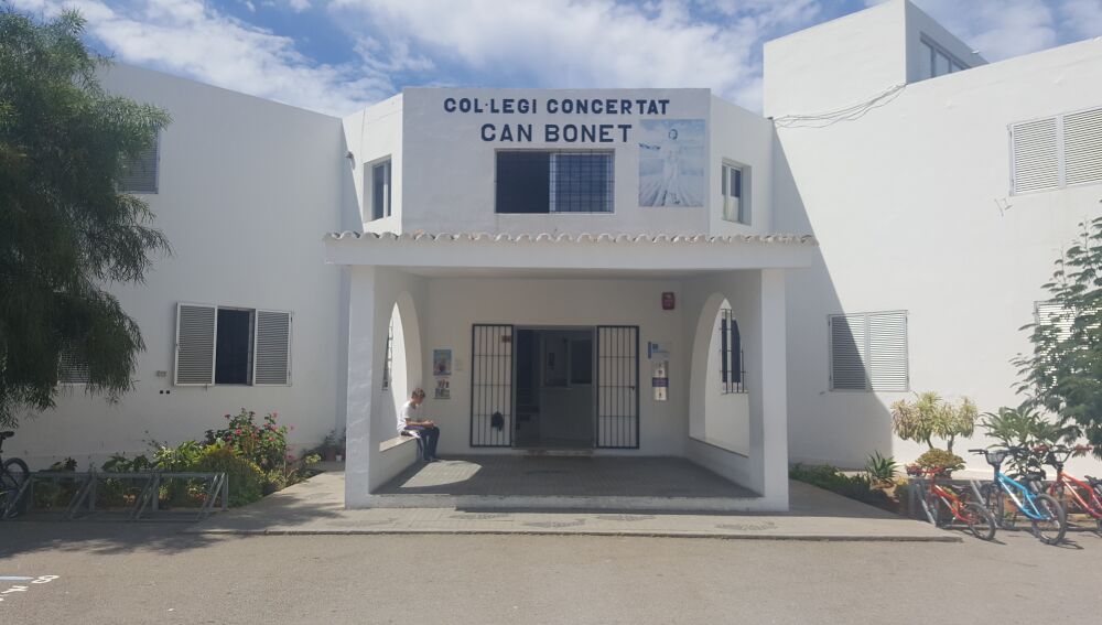 Exterior del colegio Can Bonet de Ses Païsses en Sant Antoni