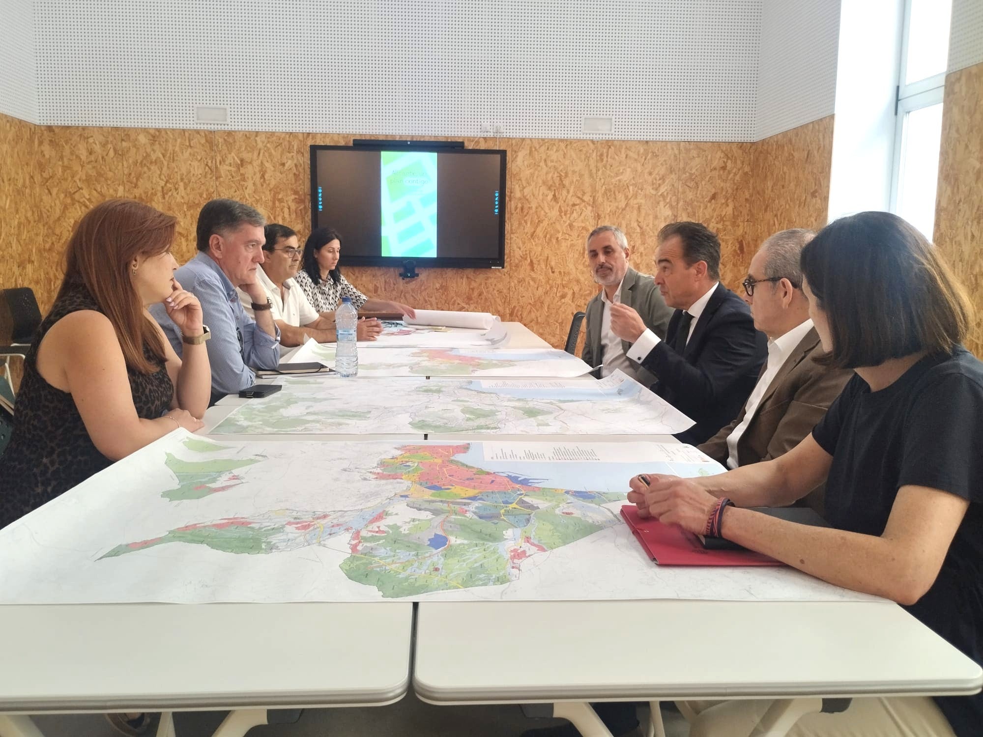 Alicante y Elche impulsan una línea de transporte de alta capacidad que una puntos estratégicos de ambas ciudades Alicante y Elche impulsan una línea de transporte de alta capacidad que una puntos estratégicos de ambas ciudades