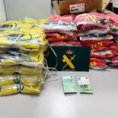 Interceptado transportando duascentas camisetas deportivas presuntamente falsificadas Interceptado transportando duascentas camisetas deportivas presuntamente falsificadas