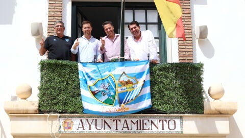 El Ayuntamiento de Torrox viste su fachada con los colores del M&aacute;laga CF como apoyo en su lucha por el ascenso a Primera Divisi&oacute;n