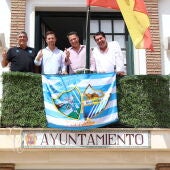 El Ayuntamiento de Torrox viste su fachada con los colores del Málaga CF como apoyo en su lucha por el ascenso a Primera División
