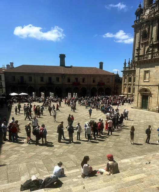 Ayuntamiento, Arzobispado de Santiago y Turismo de Galicia acuerdan crear una comisión técnica para ordenar los flujos de acceso a la Catedral Ayuntamiento, Arzobispado de Santiago y Turismo de Galicia acuerdan crear una comisión técnica para ordenar los flujos de acceso a la Catedral
