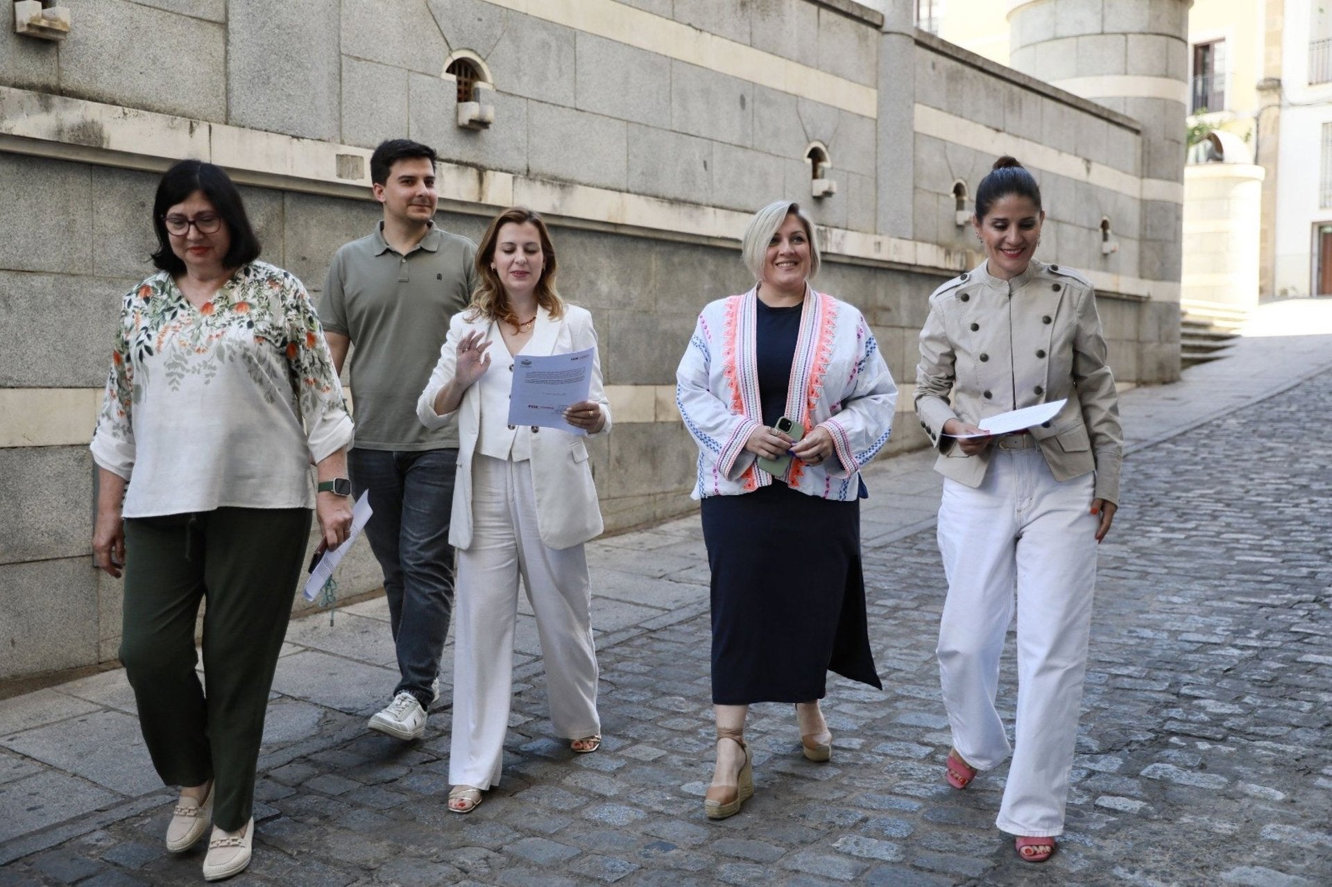 El PSOE registra su enmienda a la totalidad de los Presupuestos extremeños del 2026 por estar "inflados" y ser "imposibles de ejecutar" El PSOE registra su enmienda a la totalidad de los Presupuestos extremeños del 2026 por estar "inflados" y ser "imposibles de ejecutar"