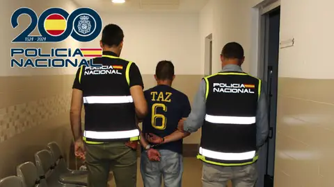 Detenido el "violador del ascensor" de Granada: condenado a más de 100 años de prisión y acusado de nuevas agresiones sexuales Detenido el "violador del ascensor" de Granada: condenado a más de 100 años de prisión y acusado de nuevas agresiones sexuales
