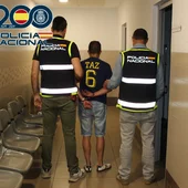 Detenido el "violador del ascensor" de Granada: condenado a más de 100 años de prisión y acusado de nuevas agresiones sexuales Detenido el "violador del ascensor" de Granada: condenado a más de 100 años de prisión y acusado de nuevas agresiones sexuales