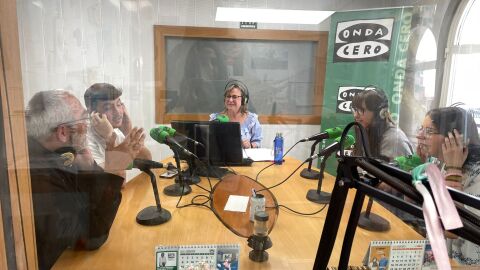 Patxi Silanes y tres de los j&oacute;venes que acudir&aacute;n a la visita del Papa, en M&aacute;s de Uno La Rioja