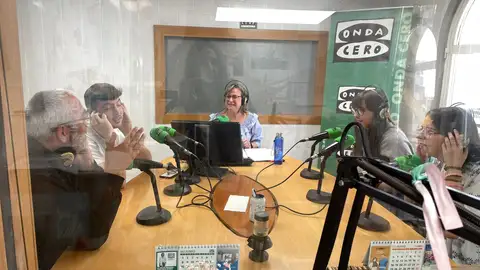 Patxi Silanes y tres de los jóvenes que acudirán a la visita del Papa, en Más de Uno La Rioja Patxi Silanes y tres de los jóvenes que acudirán a la visita del Papa, en Más de Uno La Rioja