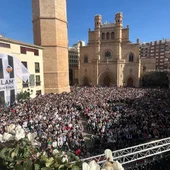 Aficionados del CD Castellón se reúnen en la plaza mayor para seguir a su equipo Aficionados del CD Castellón se reúnen en la plaza mayor para seguir a su equipo