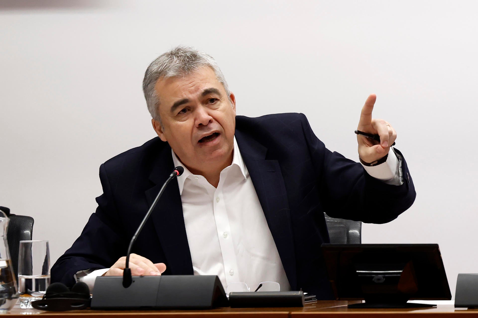 Santos Cerdán niega su implicación en el caso Leire y carga contra la UCO: "El objetivo es destrozar personas" Santos Cerdán niega su implicación en el caso Leire y carga contra la UCO: "El objetivo es destrozar personas"