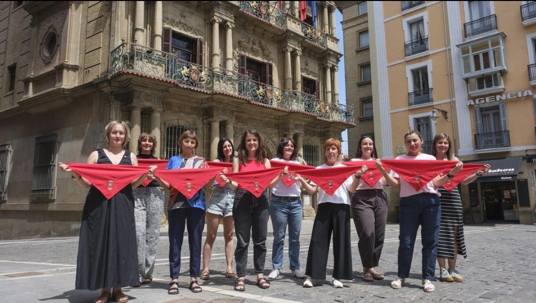 Plataforma de mujeres contra la violencia sexista Plataforma de mujeres contra la violencia sexista