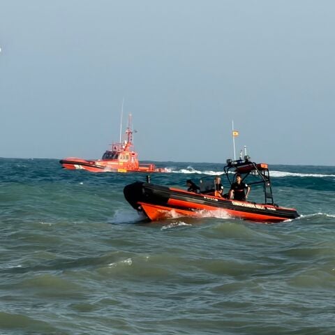 Salvamento Marítimo reanuda la búsqueda del bañista desaparecido en la playa de la Torre de Almassora