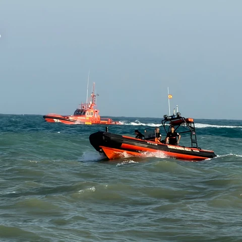 Salvamento Marítimo reanuda la búsqueda del bañista desaparecido en la playa de la Torre de Almassora