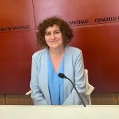 La alcaldesa de Santiago compromete un "trabajo intenso" por la seguridad y hace una pregunta: "¿A quién beneficia el ruido?"