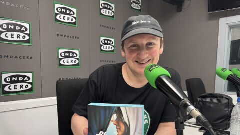 El escritor Francisco de Paula Fern&aacute;ndez, Blue Jeans, con su novela "Los 15 de Fosbury"