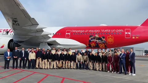 La selección española vuela desde Santiago con destino al Mundial de fútbol La selección española vuela desde Santiago con destino al Mundial de fútbol