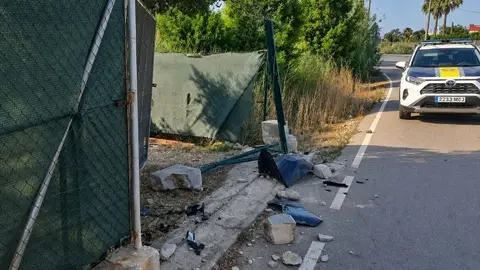 Localizado el autor de los daños en una parcela privada tras abandonar el lugar del accidente Localizado el autor de los daños en una parcela privada tras abandonar el lugar del accidente