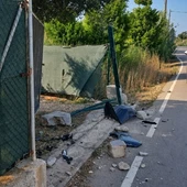 Localizado el autor de los daños en una parcela privada tras abandonar el lugar del accidente Localizado el autor de los daños en una parcela privada tras abandonar el lugar del accidente