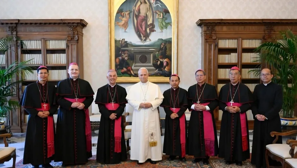 Kike Figaredo al lado del Papa León XIV Kike Figaredo al lado del Papa León XIV