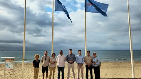 Villajoyosa iza las banderas azules que reconocen la calidad de sus playas y la del Mundial de Kayak de Mar Villajoyosa iza las banderas azules que reconocen la calidad de sus playas y la del Mundial de Kayak de Mar