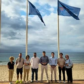 Villajoyosa iza las banderas azules que reconocen la calidad de sus playas y la del Mundial de Kayak de Mar Villajoyosa iza las banderas azules que reconocen la calidad de sus playas y la del Mundial de Kayak de Mar