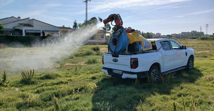Castellón refuerza la limpieza de acequias, caminos y la fumigación contra mosquitos en varios puntos del término municipal Castellón refuerza la limpieza de acequias, caminos y la fumigación contra mosquitos en varios puntos del término municipal
