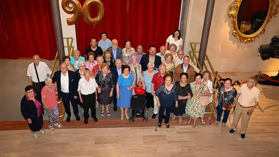 Elche ha rendido homenaje a 26 mayores de 90 años en una gala en el Gran Teatro. Elche ha rendido homenaje a 26 mayores de 90 años en una gala en el Gran Teatro.