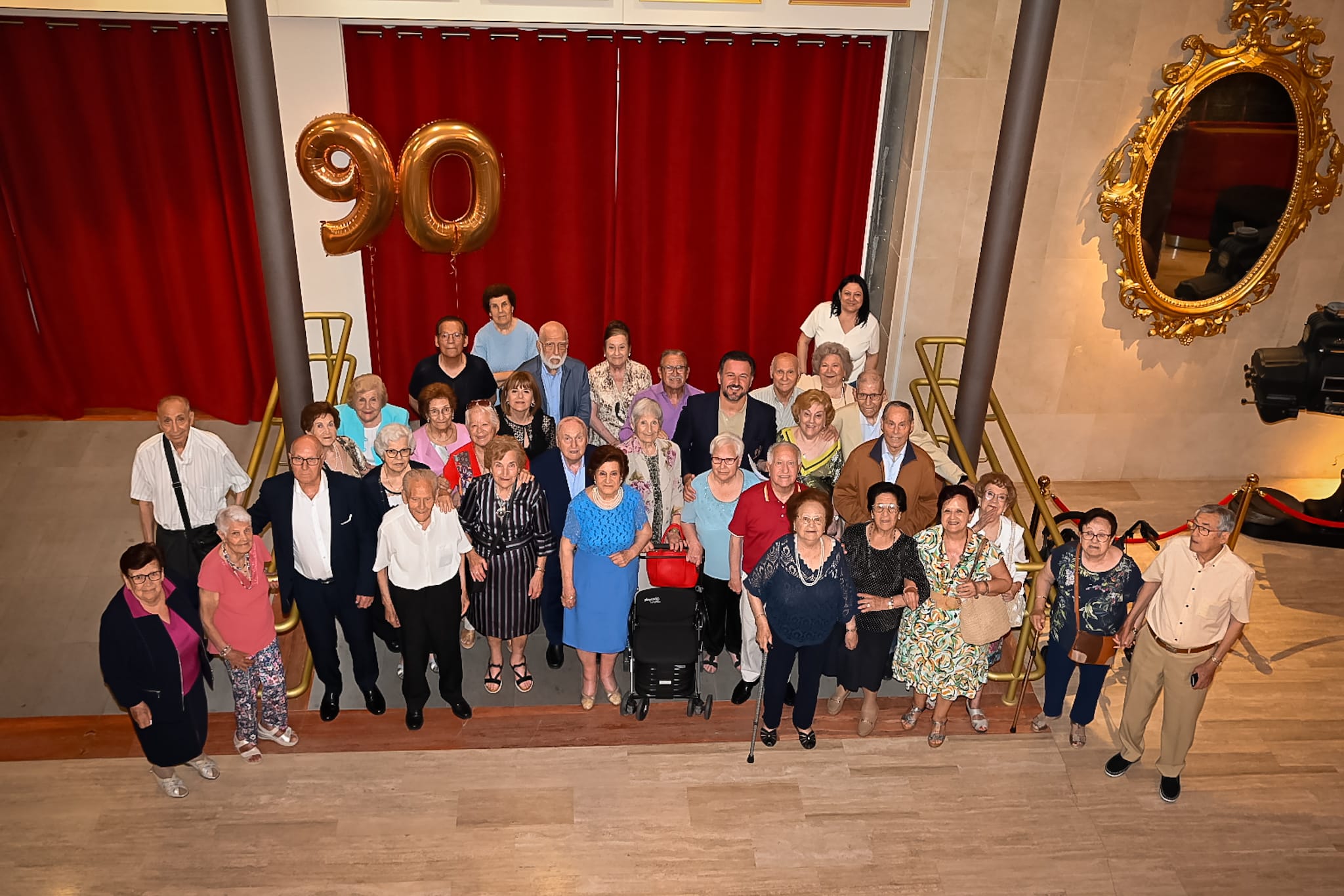 Elche rinde homenaje a 26 mayores de 90 años en una gala en el Gran Teatro Elche rinde homenaje a 26 mayores de 90 años en una gala en el Gran Teatro