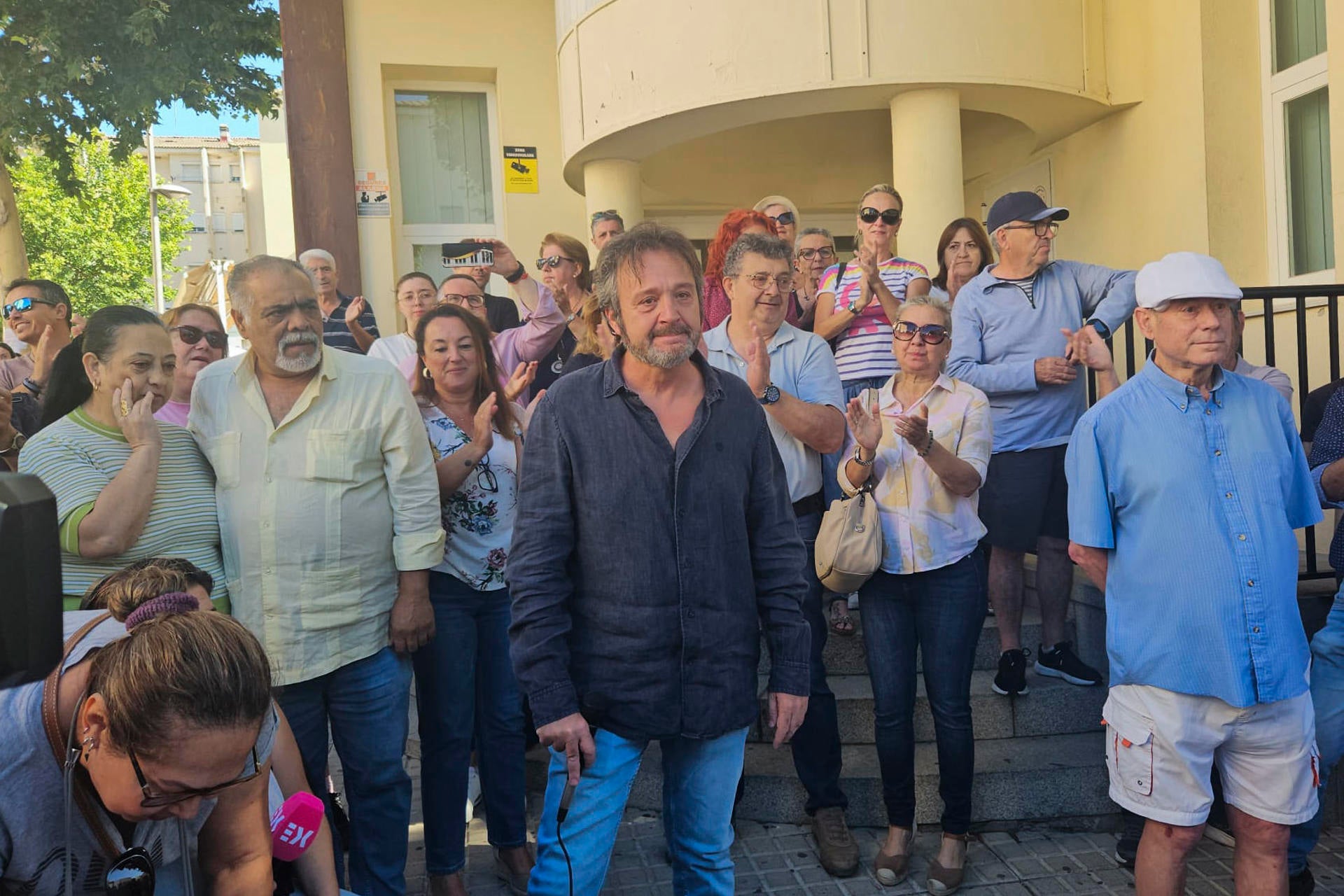 Más de un centenar de personas se han concentrado este miércoles en Mérida en apoyo de Juan Carlos Nieto Más de un centenar de personas se han concentrado este miércoles en Mérida en apoyo de Juan Carlos Nieto