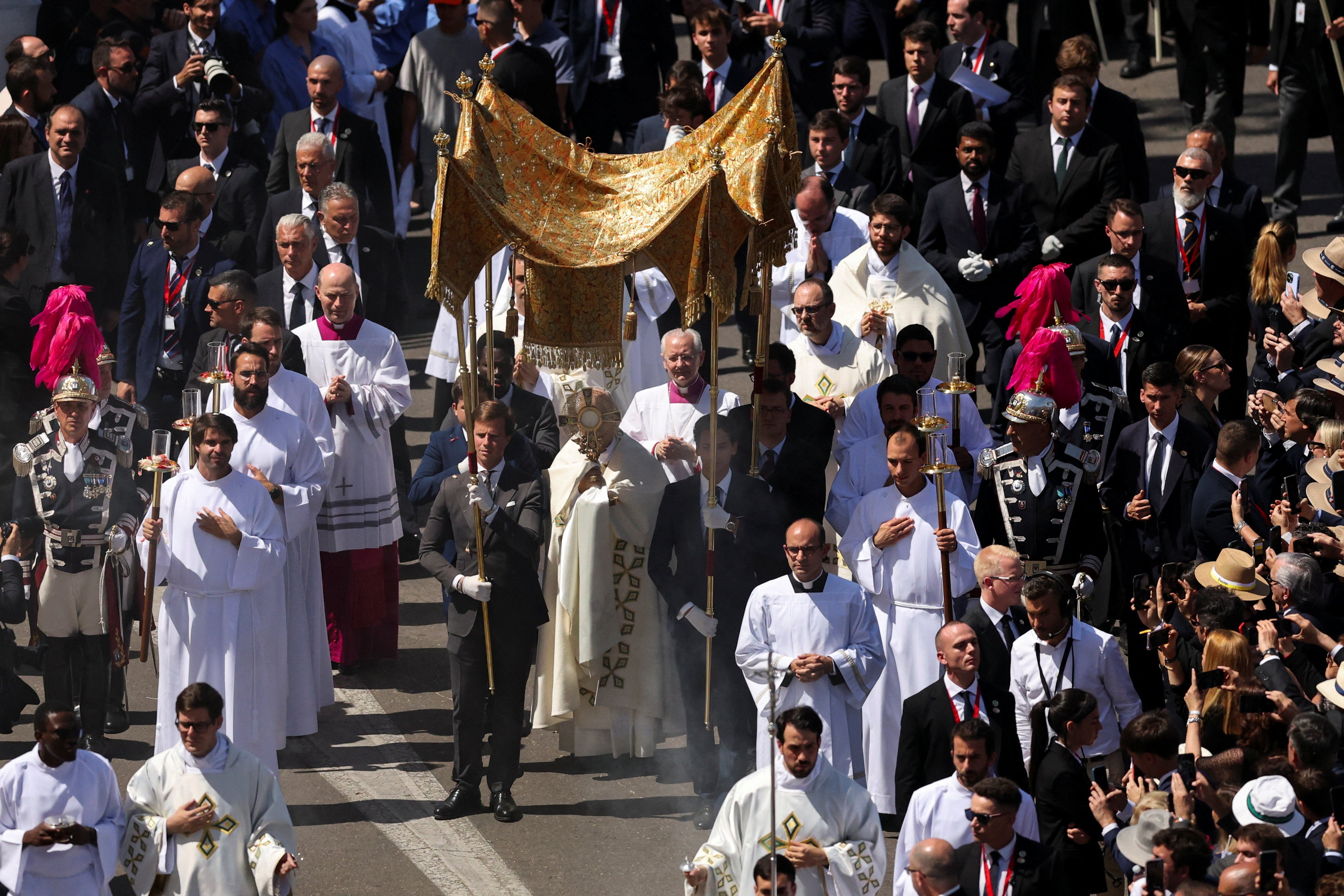 El Papa durante la procesión del Corpus El Papa durante la procesión del Corpus