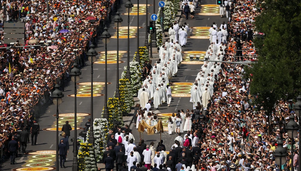Las calles de Madrid engalanadas con alfombras florales para la procesión del Corpus Las calles de Madrid engalanadas con alfombras florales para la procesión del Corpus