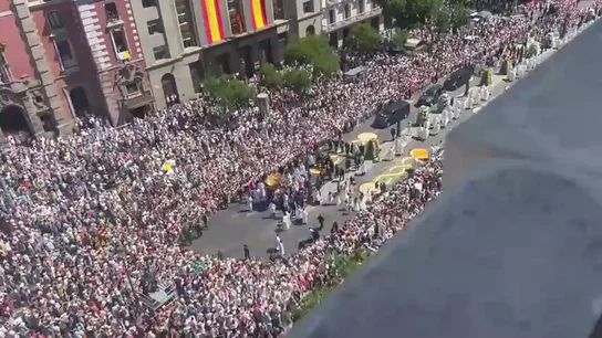 La calle Alcaá completamente abarrotada durante la misa del papa La calle Alcaá completamente abarrotada durante la misa del papa