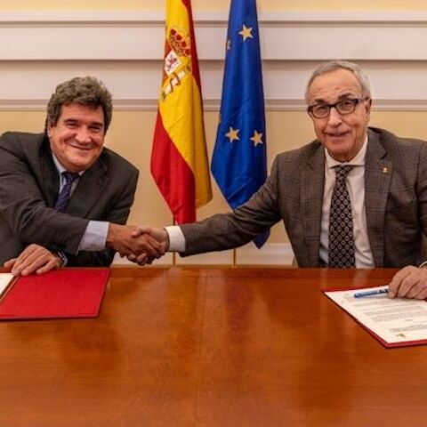 El ministro de Inclusión, Seguridad Social y Migraciones, José Luis Escrivá, y el presidente del Comité Olímpico Español (COE), Alejandro Blanco, en una imagen de archivo de 2022