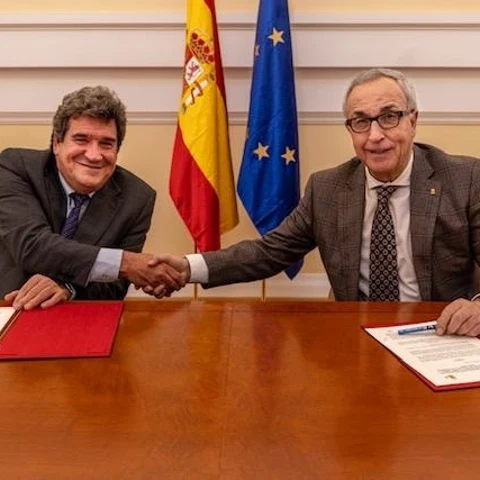 El ministro de Inclusión, Seguridad Social y Migraciones, José Luis Escrivá, y el presidente del Comité Olímpico Español (COE), Alejandro Blanco, en una imagen de archivo de 2022