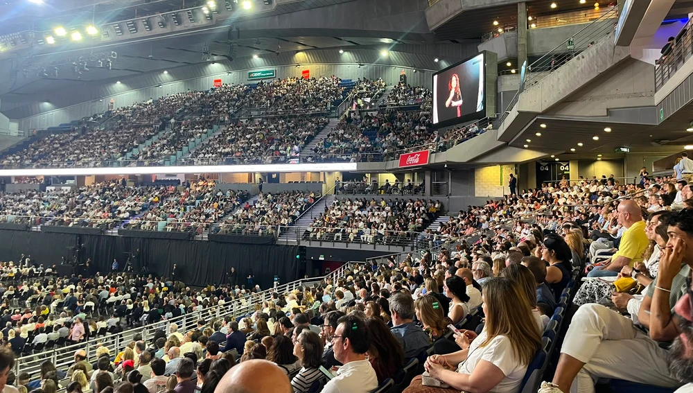 Las gradas del Movistar Arena abarrotadas de fieles mientras esperan al papa León XIV Las gradas del Movistar Arena abarrotadas de fieles mientras esperan al papa León XIV
