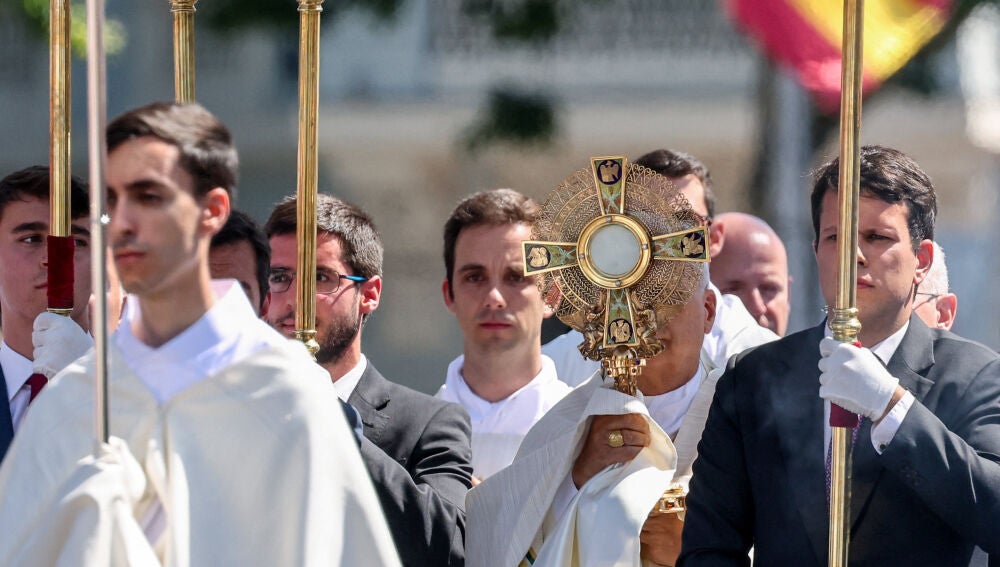 El papa encabeza la procesión del Corpus Christi