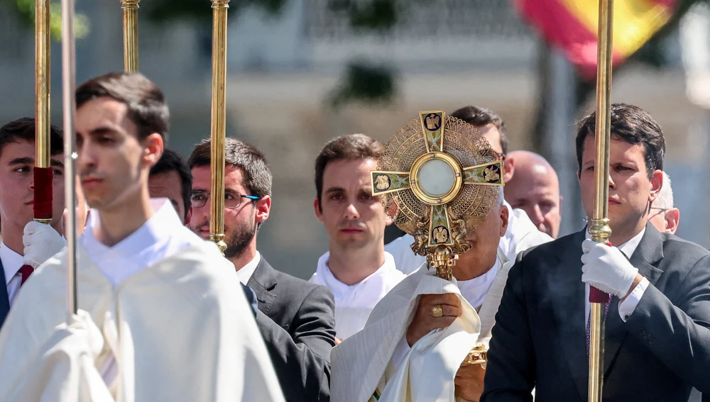 El papa encabeza la procesión del Corpus Christi El papa encabeza la procesión del Corpus Christi
