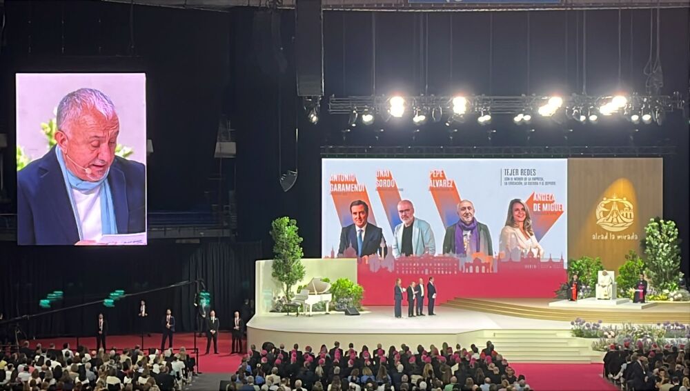 Representantes de UGT, CCOO, CEOE y CEPYME se dirigen al Papa en el Movistar Arena