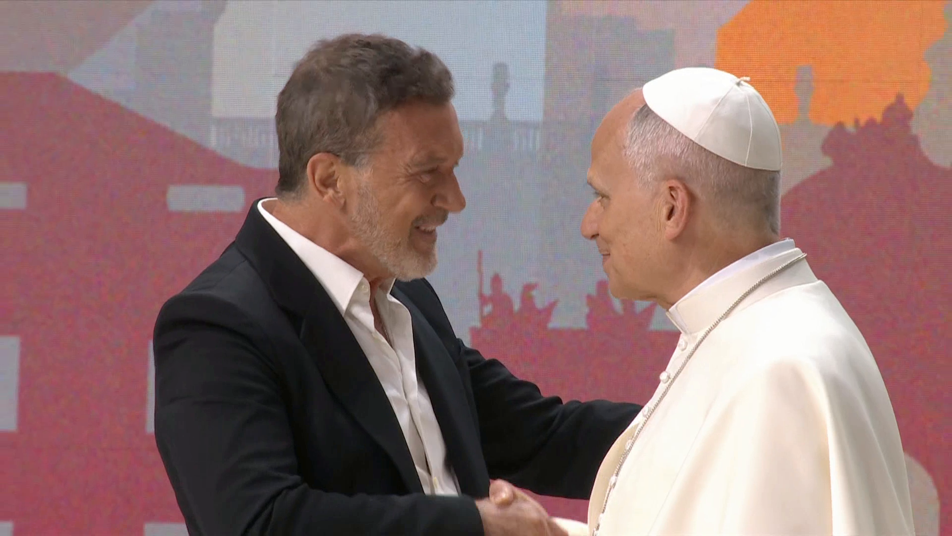 Antonio Banderas junto a León XIV Antonio Banderas junto a León XIV