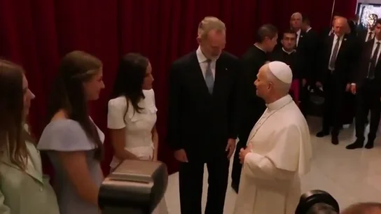 Los reyes despiden al papa tras la misa del Corpus Los reyes despiden al papa tras la misa del Corpus