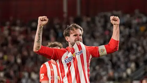 El Almería recupera la ventaja en un playoff trece años después El Almería recupera la ventaja en un playoff trece años después