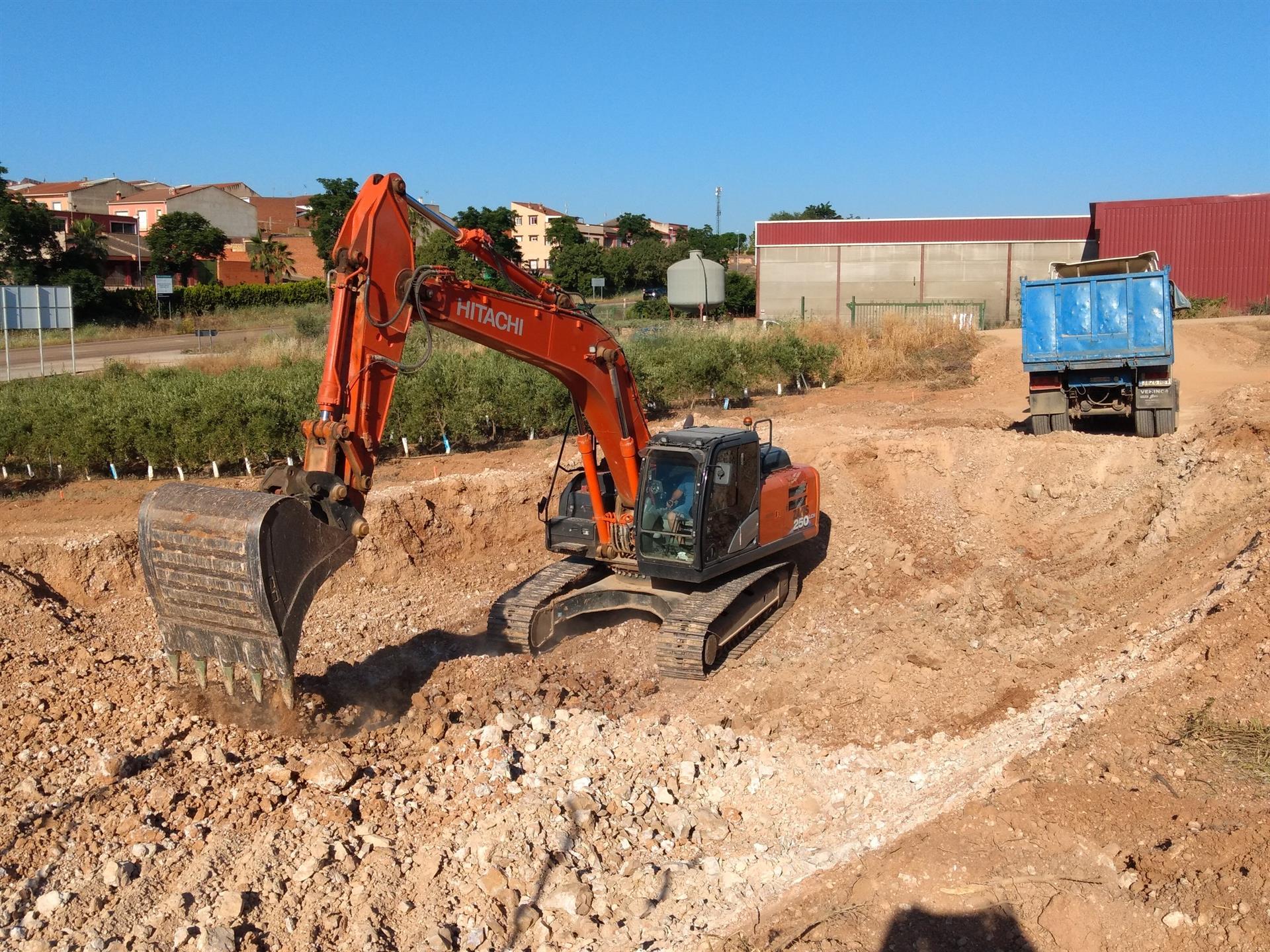 Comienzan las obras de mejora del acceso a Solana de los Barros desde la EX-300, que durarán 10 meses Comienzan las obras de mejora del acceso a Solana de los Barros desde la EX-300, que durarán 10 meses