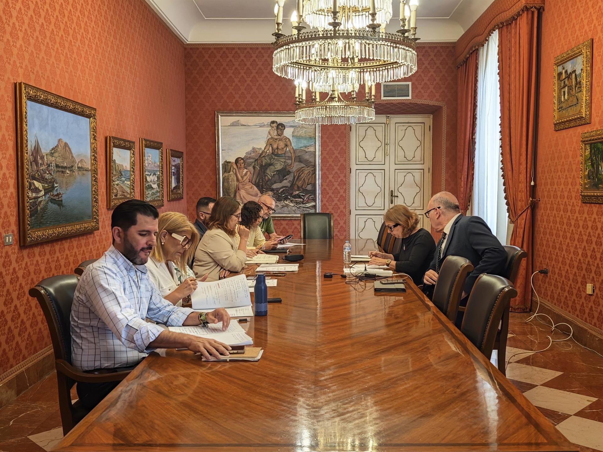 Había algo que chirriaba en la adjudicación de viviendas de Les Naus pero no eran las puertas Había algo que chirriaba en la adjudicación de viviendas de Les Naus pero no eran las puertas