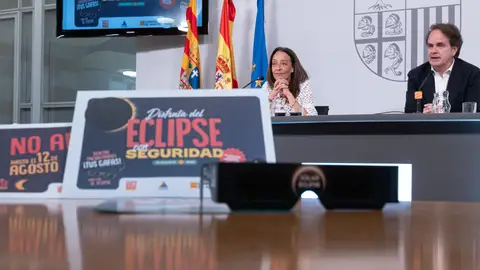Los colegios recibirán más de 100.000 kits para el eclipse La consejera de Educación, Carmen Susín, y el consejero de Interior, Roberto Bermúdez de Castro, han presentado la campaña
