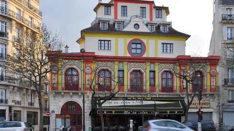 https:es.wikipedia.org/wiki/Atentados_de_Par%C3%ADs_de_noviembre_de_2015#/media/Archivo:Bataclan,_Paris_6_April_2008.jpg https:es.wikipedia.org/wiki/Atentados_de_Par%C3%ADs_de_noviembre_de_2015#/media/Archivo:Bataclan,_Paris_6_April_2008.jpg