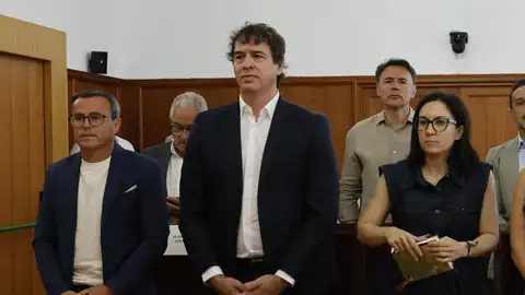 El juicio al hermano de Pedro Sánchez se reanuda este lunes tras el aumento de petición de penas por las acusaciones El juicio al hermano de Pedro Sánchez se reanuda este lunes tras el aumento de petición de penas por las acusaciones
