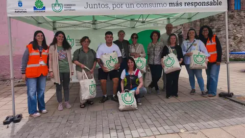 Ocho comercios de Arriondas reciben el reconocimiento del Programa Comercio Verde Ocho comercios de Arriondas reciben el reconocimiento del Programa Comercio Verde